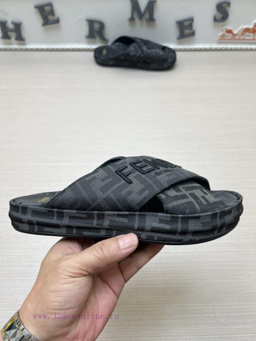 Couple styleFENDI's latest thick soled slippers for spring and summer, featuring an embroideot6r0mnm - Image 6