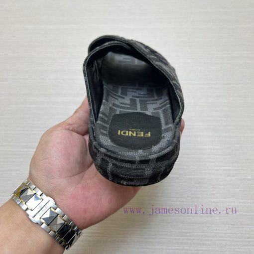 Couple styleFENDI's latest thick soled slippers for spring and summer, featuring an embroideot6r0mnm - Image 8