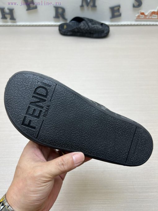 Couple styleFENDI's latest thick soled slippers for spring and summer, featuring an embroideot6r0mnm - Image 10