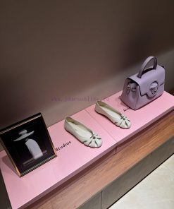 The mostFerragamo 24 year old Ferragamo ballet flat shoes FAM high-frequency exposure ballet0u299zit