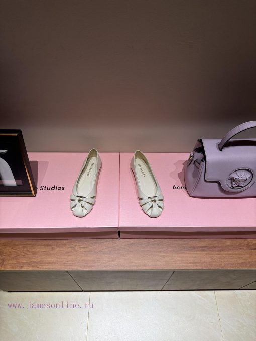 The mostFerragamo 24 year old Ferragamo ballet flat shoes FAM high-frequency exposure ballet0u299zit - Image 4