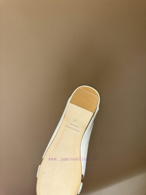 The mostFerragamo 24 year old Ferragamo ballet flat shoes FAM high-frequency exposure ballet0u299zit - Image 9