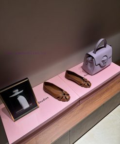 The mostFerragamo 24 year old Ferragamo ballet flat shoes FAM high-frequency exposure balletguw9judv