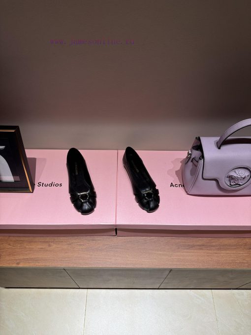 The mostFerragamo 24 year old Ferragamo ballet flat shoes FAM high-frequency exposure balleta9lf5rua - Image 3