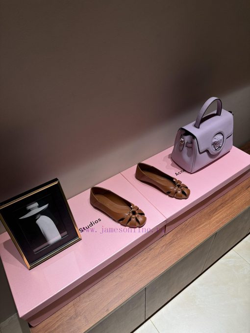 The mostFerragamo 24 year old Ferragamo ballet flat shoes FAM high-frequency exposure balletguw9judv - Image 2