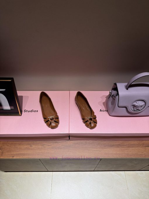 The mostFerragamo 24 year old Ferragamo ballet flat shoes FAM high-frequency exposure balletguw9judv - Image 3