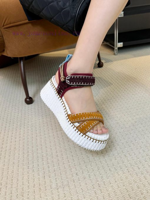 In 2024, Chloe launched a new pair of sandals for spring and summer, which have become popul6f8b6zgy - Image 4