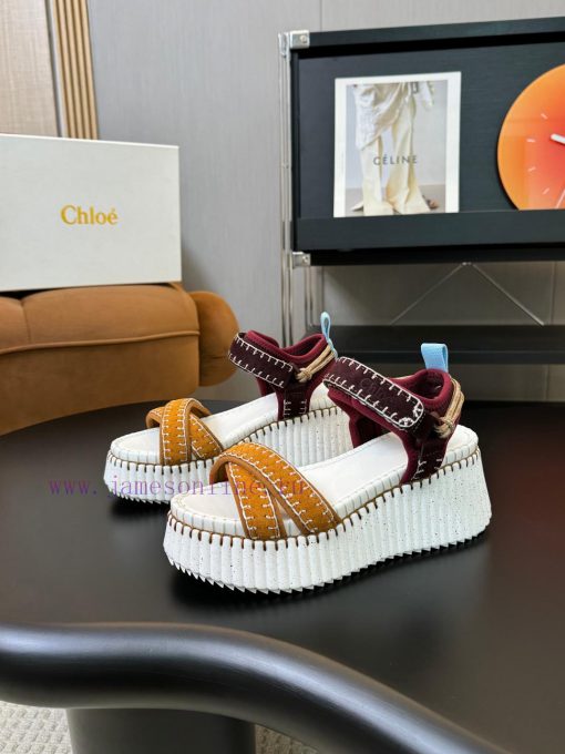 In 2024, Chloe launched a new pair of sandals for spring and summer, which have become popul6f8b6zgy - Image 10