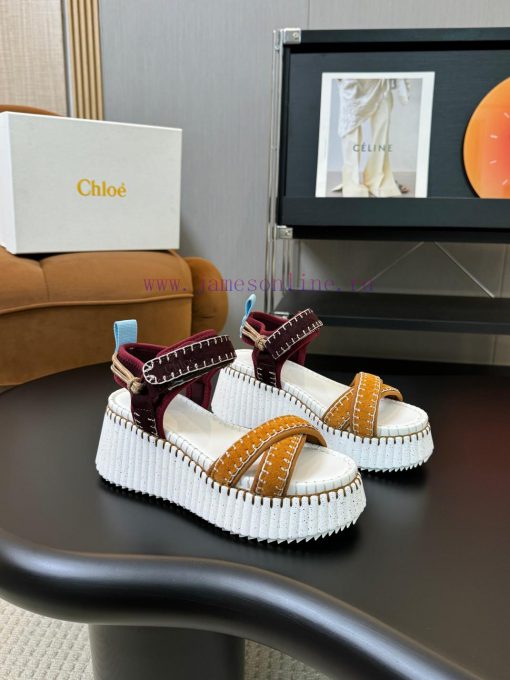 In 2024, Chloe launched a new pair of sandals for spring and summer, which have become popul6f8b6zgy - Image 12