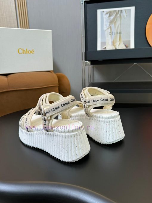 In 2024, Chloe launched a new pair of sandals for spring and summer, which have become populkvkh5pet - Image 9
