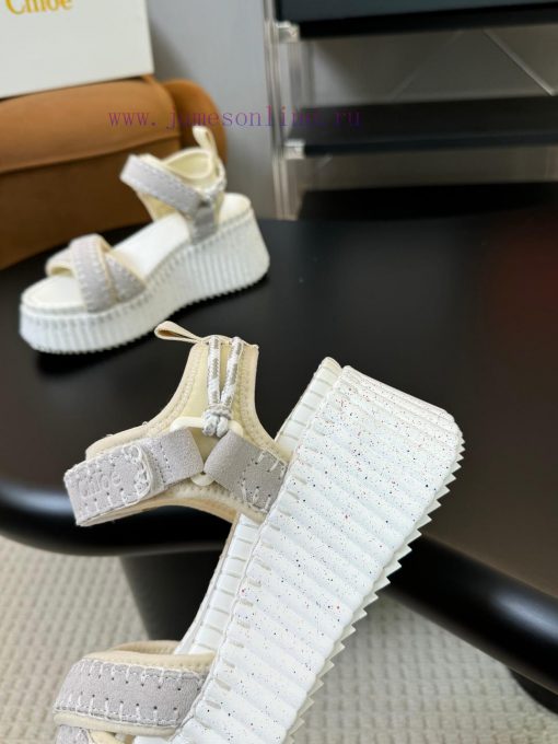 In 2024, Chloe launched a new pair of sandals for spring and summer, which have become populn6jxjoh5 - Image 10