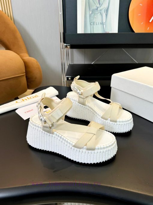 In 2024, Chloe will launch a new pair of sandals simultaneously. The spring and summer stylebfss3lf9 - Image 12