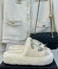 Chanel | Chanel Classic Double C Diamond Thick Bottom Hairy SlippersThe "First to Wear" seribr5mylwv