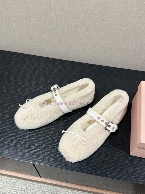 Top qualitymiumiu ss24new arrival～Miu Home 2024 Autumn/Winter New Hairy ShoesThe creamy ballmh8e0c9k - Image 3