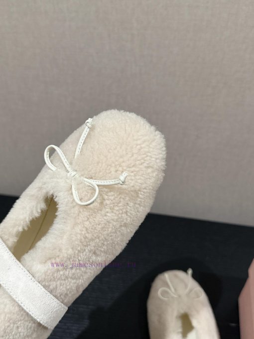 Top qualitymiumiu ss24new arrival～Miu Home 2024 Autumn/Winter New Hairy ShoesThe creamy ballmh8e0c9k - Image 7
