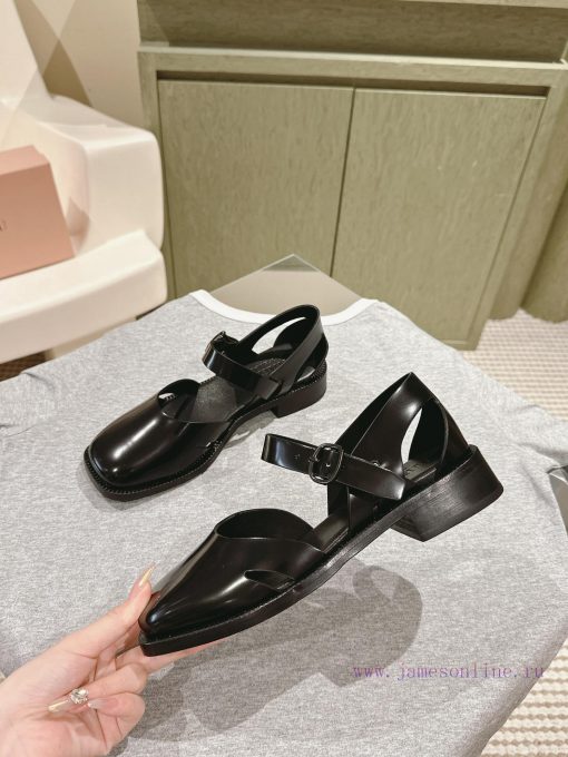 | ²⁰²4 𝐬𝐬  🤍🤎HEREU British minimalist motorcycle sandals with thick heels, round heads, anoobod18q - Image 3