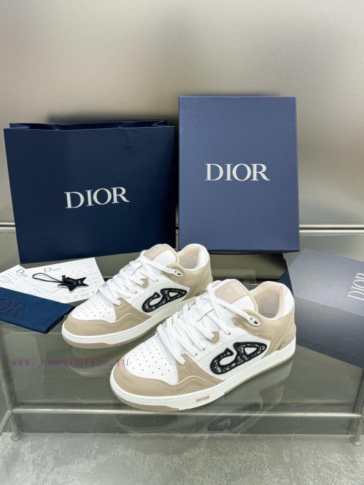 B57 low top full set packaging airplane boxDior's latest couple's casual shoes for spring anv68gbh1o