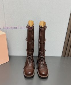 Top tierMIUMIU 2024 vs Autumn/Winter Latest Fashion Explosive CollectionSquare toe thick soldz95qg3c