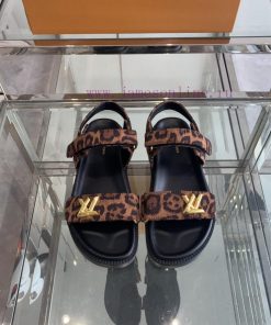 Top LV 2024 Spring/Summer New Collection focuses on beach sandals, hard goods, new purchasin35w3orkg