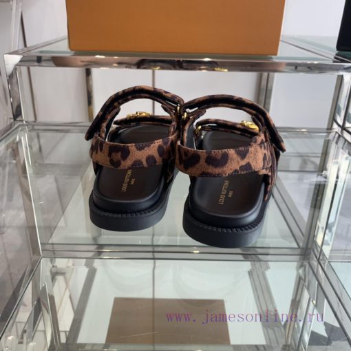 Top LV 2024 Spring/Summer New Collection focuses on beach sandals, hard goods, new purchasin35w3orkg - Image 7