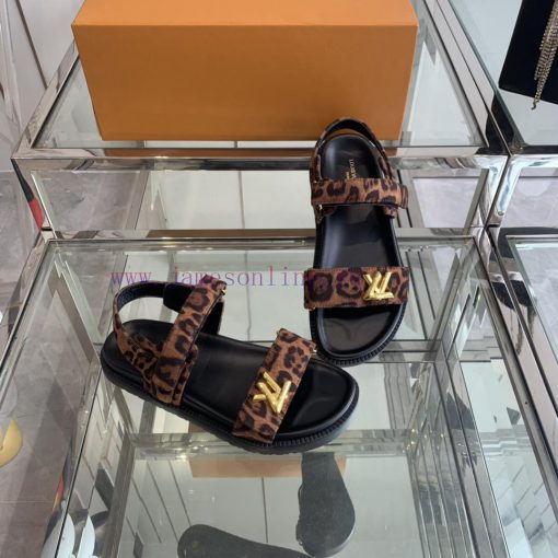 Top LV 2024 Spring/Summer New Collection focuses on beach sandals, hard goods, new purchasin35w3orkg - Image 9