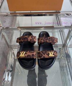 Top LV 2024 Spring/Summer New Collection focuses on beach sandals, hard goods, new purchasing3zs2dp6