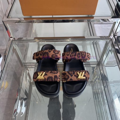 Top LV 2024 Spring/Summer New Collection focuses on beach sandals, hard goods, new purchasing3zs2dp6 - Image 2