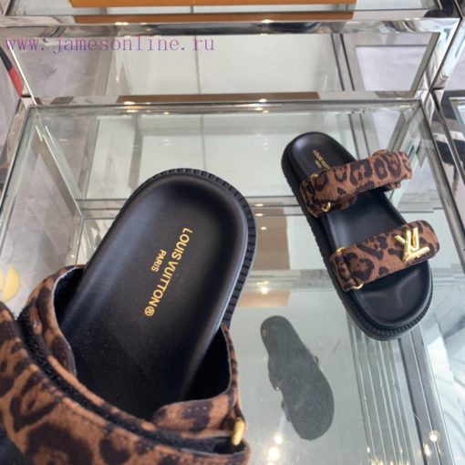 Top LV 2024 Spring/Summer New Collection focuses on beach sandals, hard goods, new purchasing3zs2dp6 - Image 5