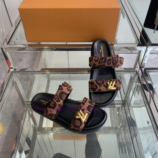 Top LV 2024 Spring/Summer New Collection focuses on beach sandals, hard goods, new purchasing3zs2dp6 - Image 9