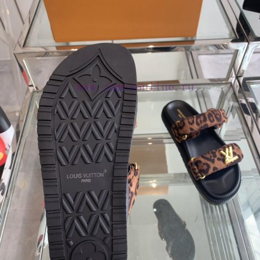 Top LV 2024 Spring/Summer New Collection focuses on beach sandals, hard goods, new purchasing3zs2dp6 - Image 10