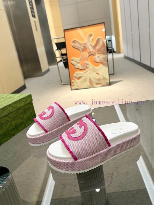Full year shipment, Gucci's latest limited edition thick soled slippers of top quality are a328jduo8 - Image 2