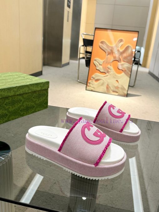 Full year shipment, Gucci's latest limited edition thick soled slippers of top quality are a328jduo8 - Image 4
