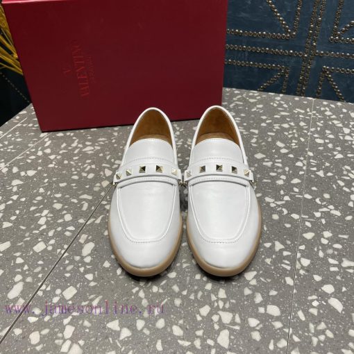 Valentino. The latest collection of Valentino features the most detailed and perfect classicrd2l88hb - Image 2