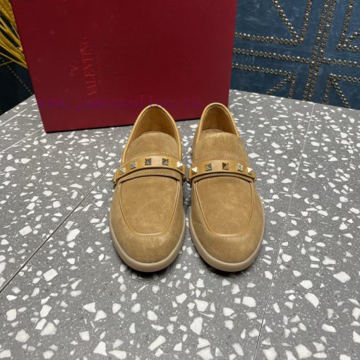 Valentino. The latest collection of Valentino features the most detailed and perfect classicrlnwzcx6 - Image 2