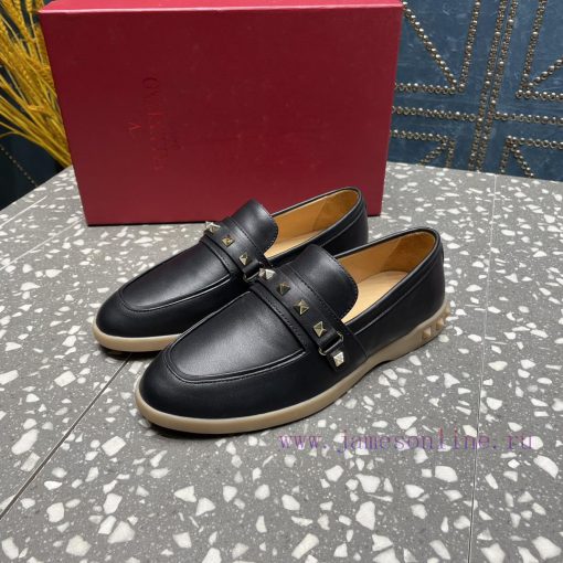 Valentino. The latest collection of Valentino features the most detailed and perfect classicawrxoo4j - Image 4