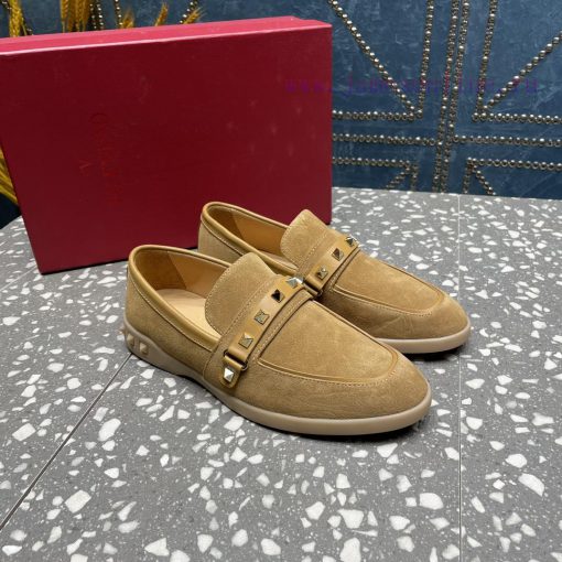 Valentino. The latest collection of Valentino features the most detailed and perfect classicrlnwzcx6 - Image 3