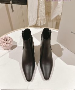 . The classic inspiration of the highest quality Brunello Cucinelli short boots in the markez753svky