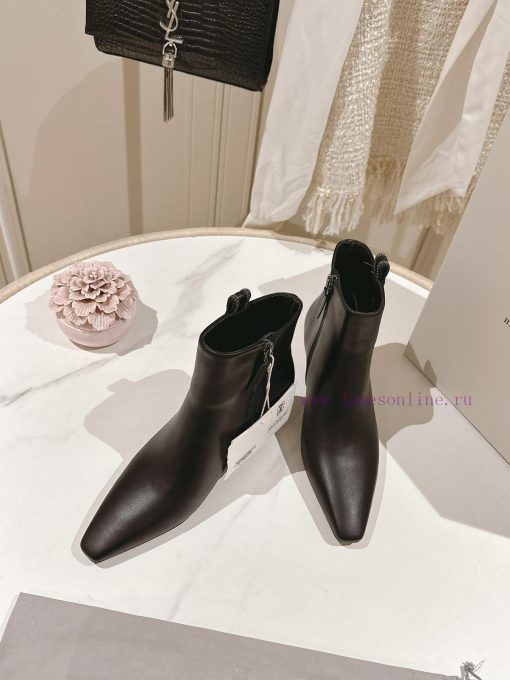 . The classic inspiration of the highest quality Brunello Cucinelli short boots in the markez753svky - Image 4