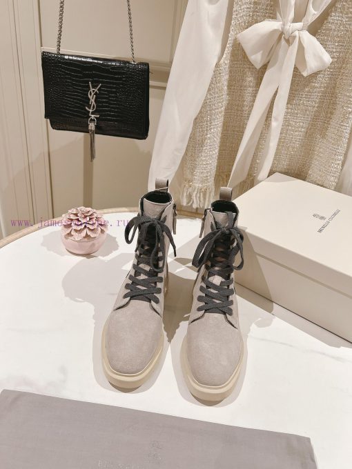 . The highest quality Brunello Cucinelli in the market is inspired by the classic design of 7b03ju6p