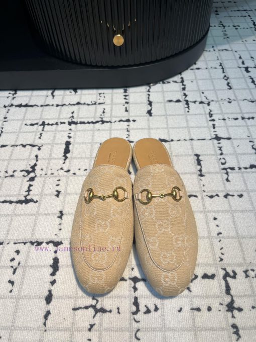 Gucci's classic horseclip slippers not only have a classic style, but also the latest colors29qomjpg