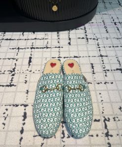 Gucci's classic horseclip slippers not only have a classic style, but also the latest colors5bguy2ox