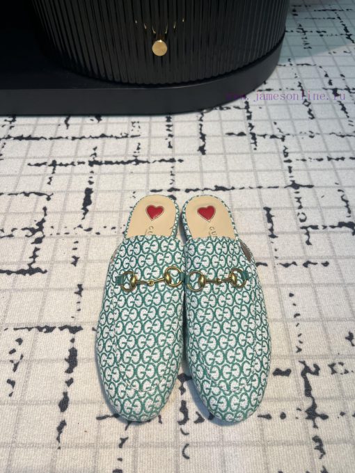 Gucci's classic horseclip slippers not only have a classic style, but also the latest colors5bguy2ox
