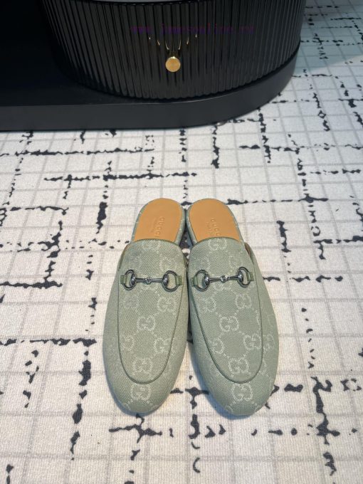 Gucci's classic horseclip slippers not only have a classic style, but also the latest colors9qaq3pac - Image 2