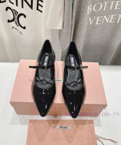 MiuM * u/24ss new flat bottomed pointed Mary Jane single shoe is a very low-key single shoe.147074gb