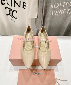 MiuM * u/24ss new flat bottomed pointed Mary Jane single shoe is a very low-key single shoe.u1rez603