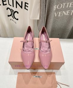 MiuM * u/24ss new flat bottomed pointed Mary Jane single shoe is a very low-key single shoe.9gsrt98w