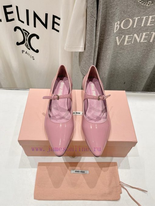 MiuM * u/24ss new flat bottomed pointed Mary Jane single shoe is a very low-key single shoe.9gsrt98w