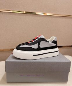 PRADA launches simultaneously, new men's shoesMade of high-tech adhesive technology for cown6d4hwev