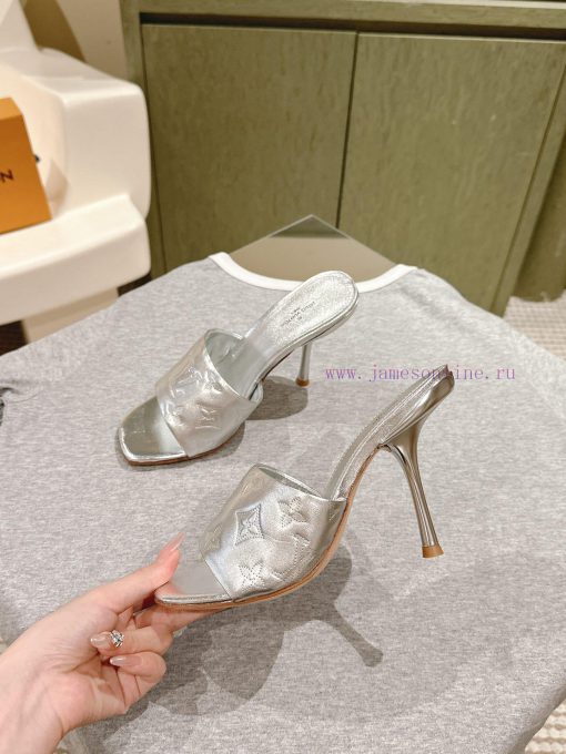 | ²⁰²4 𝐬𝐬  🤍🤎 Lvjia's new LV top-level product, featuring Lv brand slippers and hard goodsxsm5wcen - Image 3
