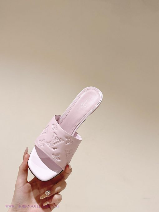 | ²⁰²4 𝐬𝐬  🤍🤎 Lvjia's new LV top-level product, featuring Lv brand slippers and hard goodsiwthhvyx - Image 10
